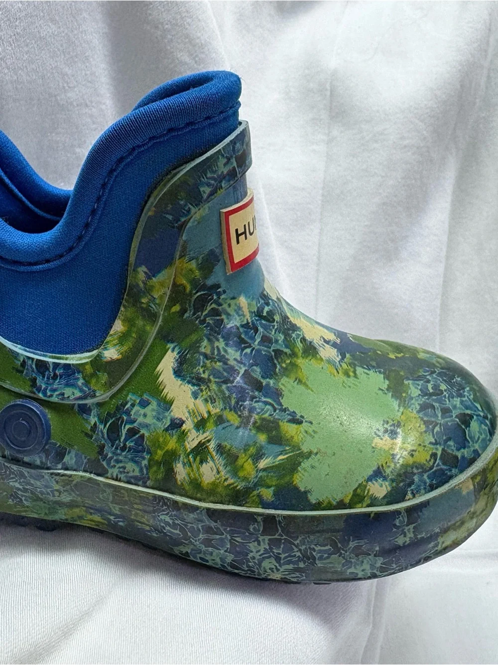 Hunter vibrant green